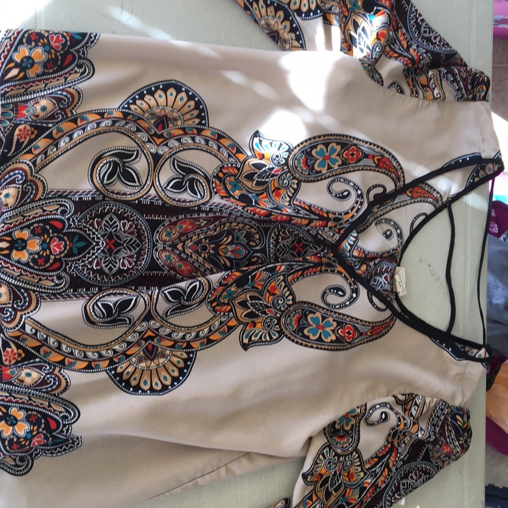 Women’s multicolored v-neck top